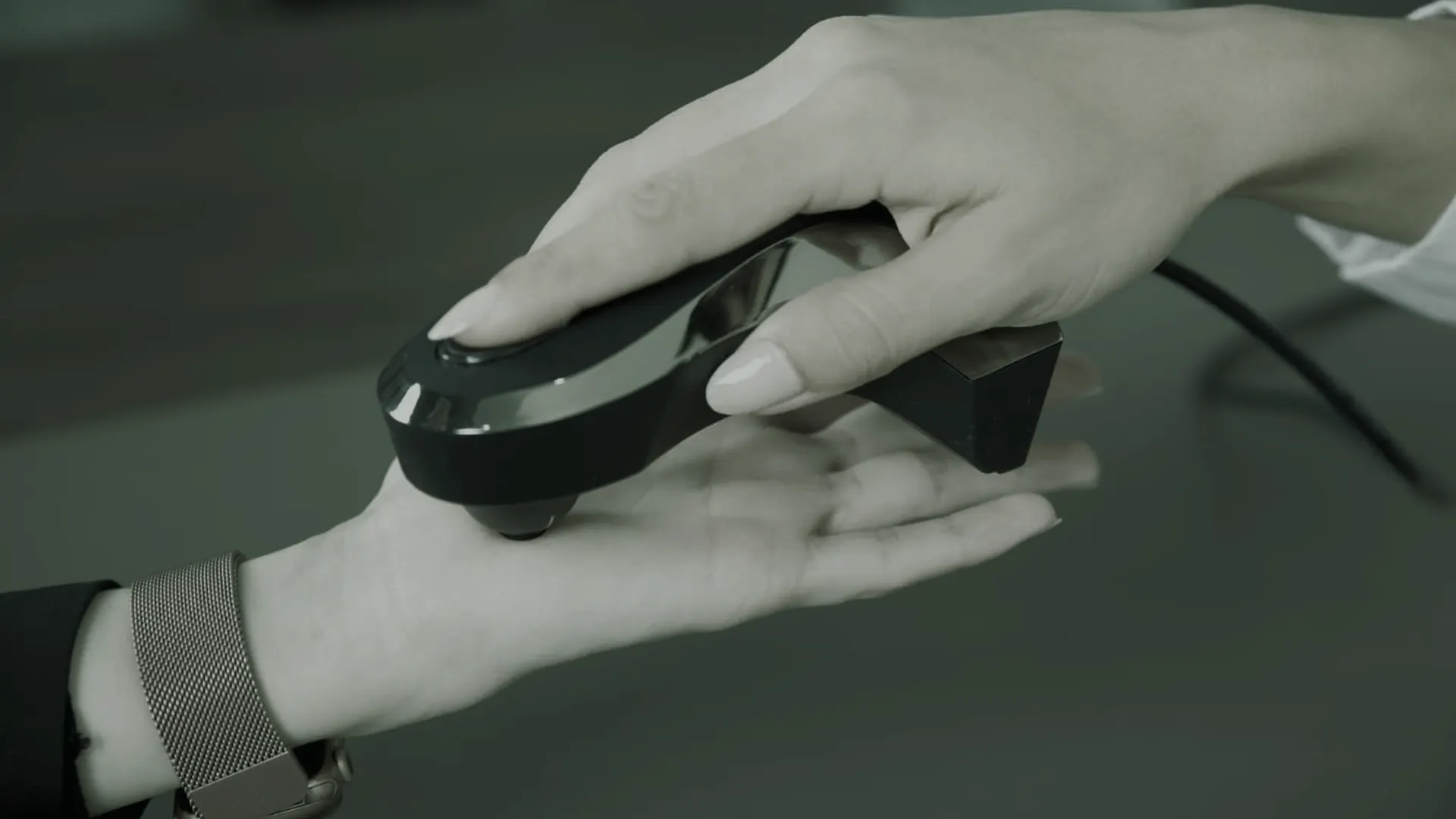 Oligoscan spectrophotometer device being held against the palm of a hand